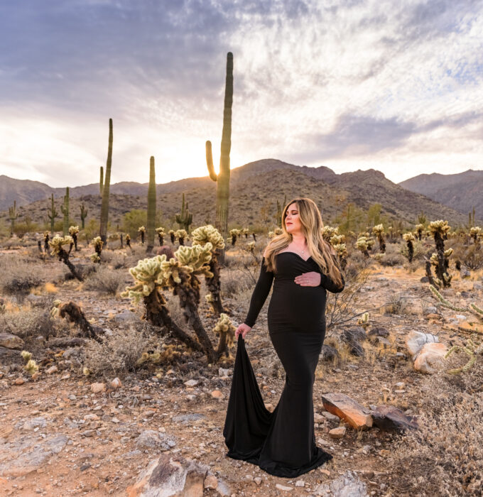 Arizona-Desert-Maternity-Photographer-white-tank-mountains